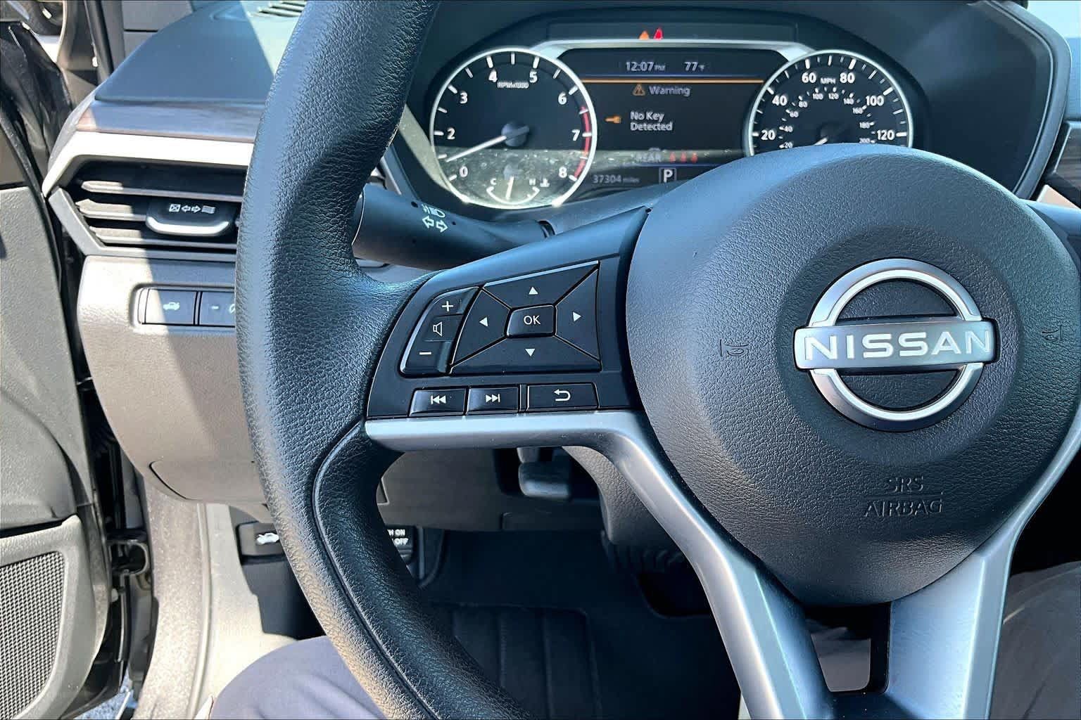 Used 2025 Nissan Altima 2.5 SV FWD image 24