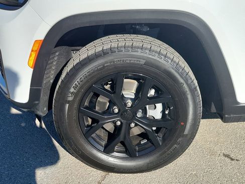 New 2026 Jeep Grand Cherokee Altitude AWD/4WD image 9