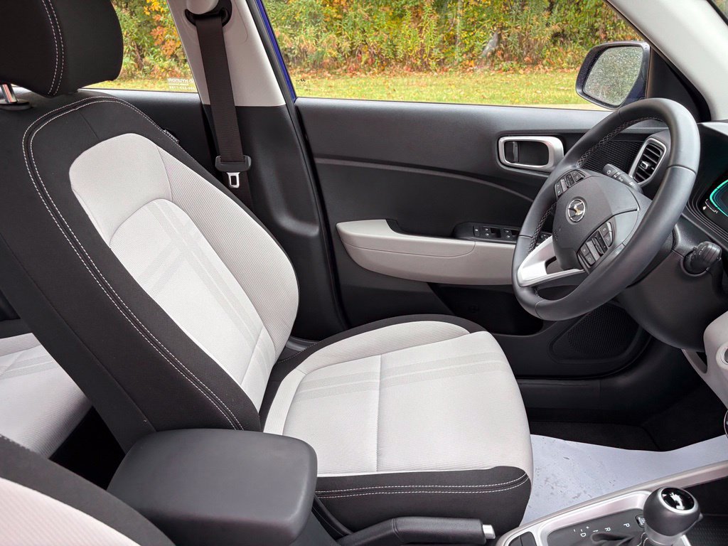 Used 2024 Hyundai Venue SEL FWD image 31