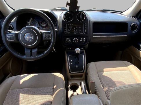 Used 2014 Jeep Patriot Latitude FWD image 16