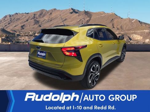 Used 2025 Chevrolet Trax RS w/ Sunroof Package FWD image 5