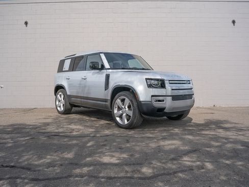 Used 2024 Land Rover Defender 110 SE AWD/4WD image 9