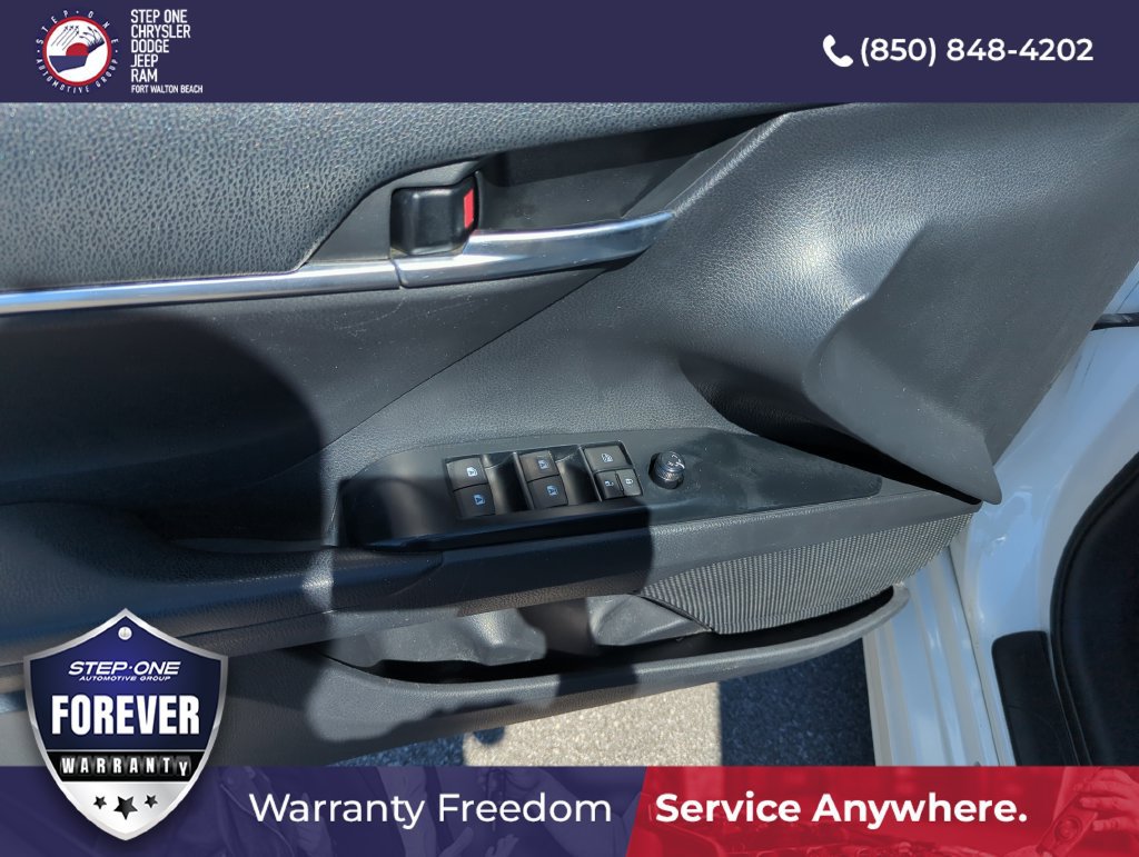 Used 2018 Toyota Camry SE FWD image 18