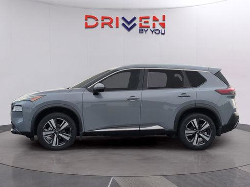 Used 2023 Nissan Rogue SL w/ SL Premium Package image 2