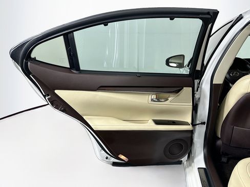 Used 2018 Lexus ES 350 w/ Ultra Luxury Package FWD image 27