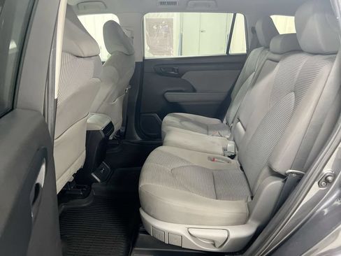 Used 2020 Toyota Highlander L AWD/4WD image 22