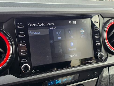 Used 2021 Toyota Tacoma TRD Sport w/ Technology Package image 33