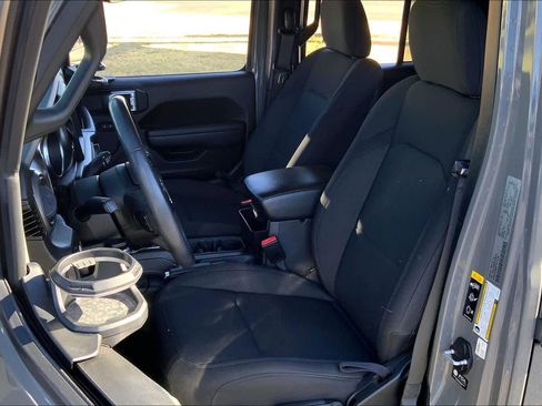 Used 2023 Jeep Gladiator Sport image 8