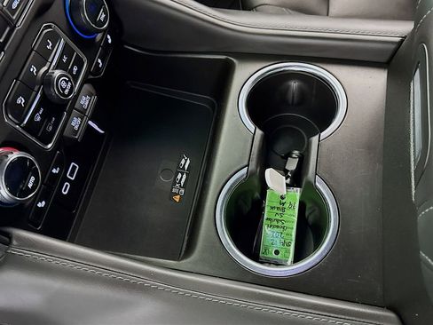 Used 2023 Chevrolet Suburban Z71 image 25