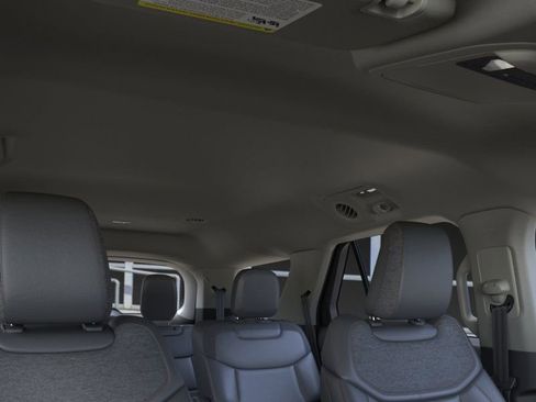 Used 2025 Ford Explorer Active w/ Active Comfort Package RWD image 23