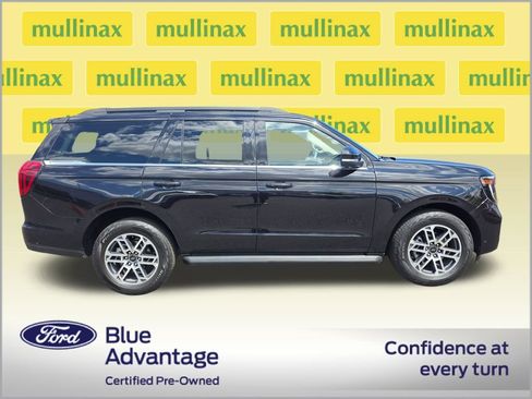 Used 2025 Ford Expedition Active AWD/4WD image 2