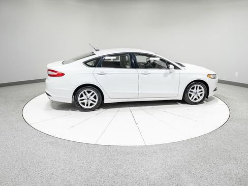 Used 2016 Ford Fusion SE FWD image 23