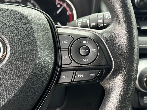 Used 2025 Toyota RAV4 XLE FWD image 32