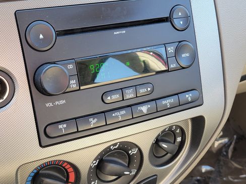 Used 2007 Ford Focus SES image 25