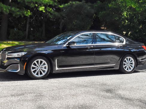 Used 2020 BMW 740i xDrive xDrive w/ Cold Weather Package image 2