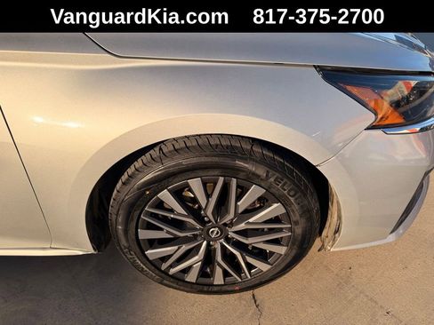 Used 2023 Nissan Altima 2.5 SV image 11