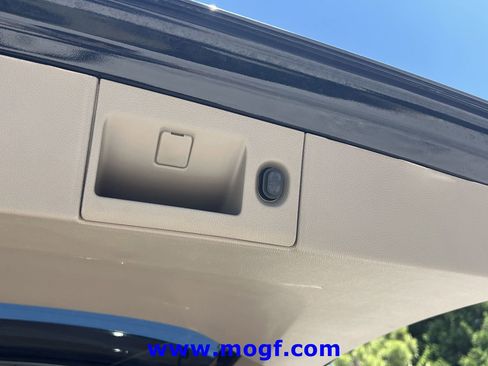 Used 2020 Chevrolet Suburban Premier image 28