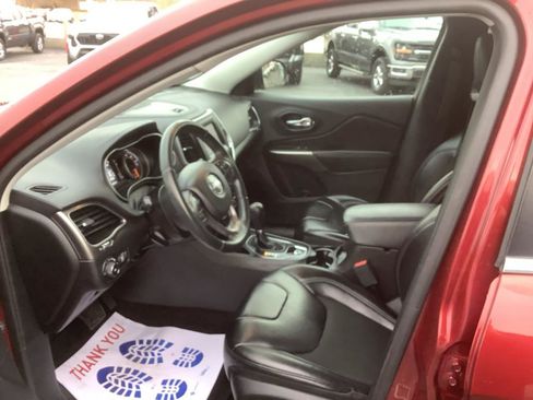 Used 2019 Jeep Cherokee Latitude Plus image 10