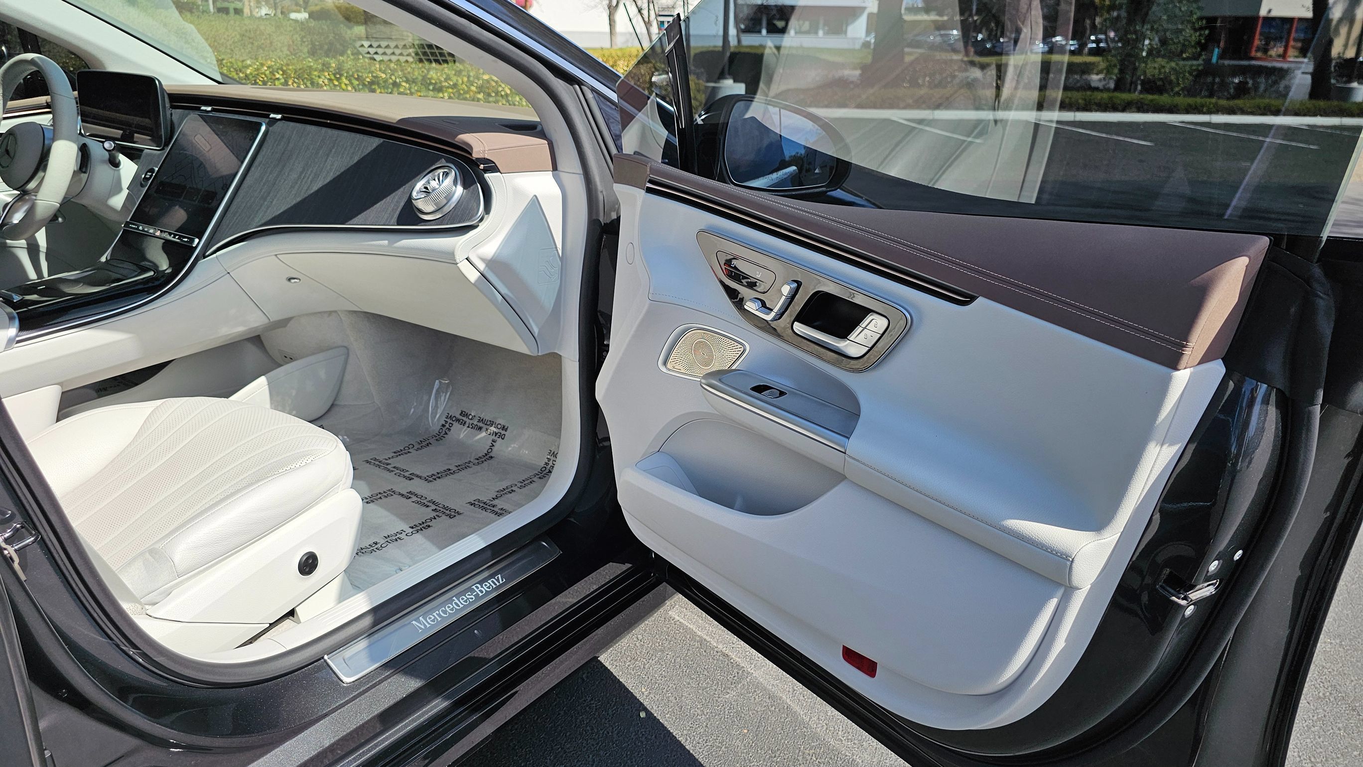 Used 2023 Mercedes-Benz EQE 500 4MATIC Sedan w/ Exclusive Trim Package image 34