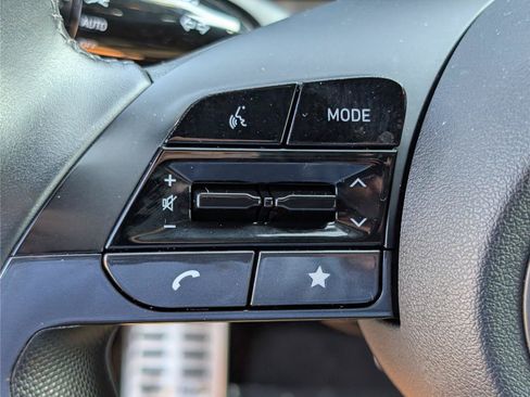 Used 2025 Hyundai Elantra SEL FWD image 20
