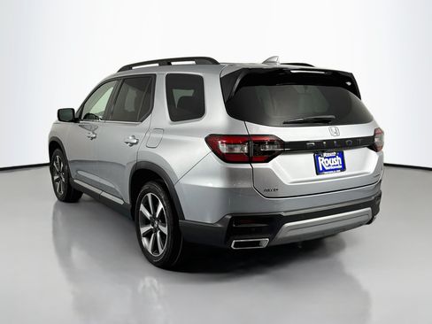 Certified 2025 Honda Pilot Touring image 7