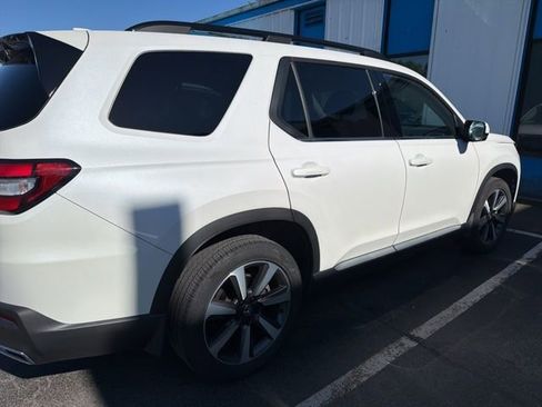 Used 2023 Honda Pilot Touring image 7