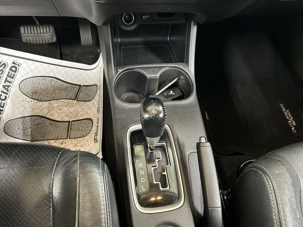 Used 2016 Mitsubishi Outlander GT AWD/4WD image 19