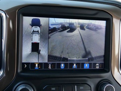 Used 2022 Chevrolet Silverado 2500 High Country w/ Z71 Off-Road Package image 13