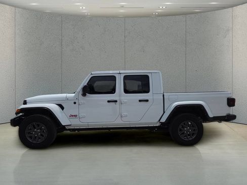 Used 2024 Jeep Gladiator Sport AWD/4WD image 9