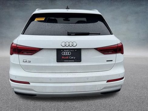 Used 2021 Audi Q3 2.0T Premium w/ Convenience Package AWD/4WD image 2