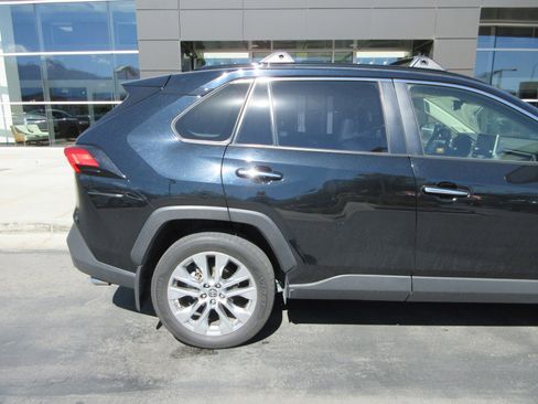 Used 2019 Toyota RAV4 Limited w/ Advanced Technology Package AWD/4WD image 9