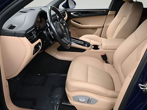 Certified 2023 Porsche Macan AWD/4WD image 6