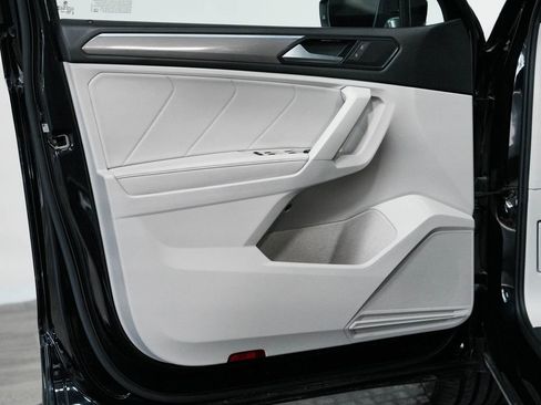 Used 2023 Volkswagen Tiguan SE R-Line image 11