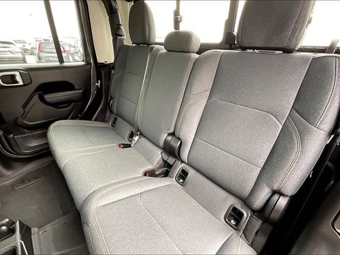 Used 2024 Jeep Gladiator Sport image 19