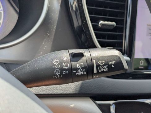 Used 2023 Chrysler Pacifica Touring-L FWD image 29