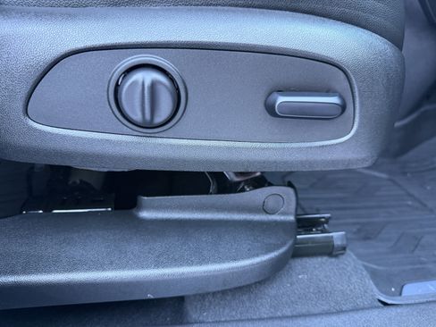 Used 2023 GMC Terrain SLT w/ Infotainment Package II image 27