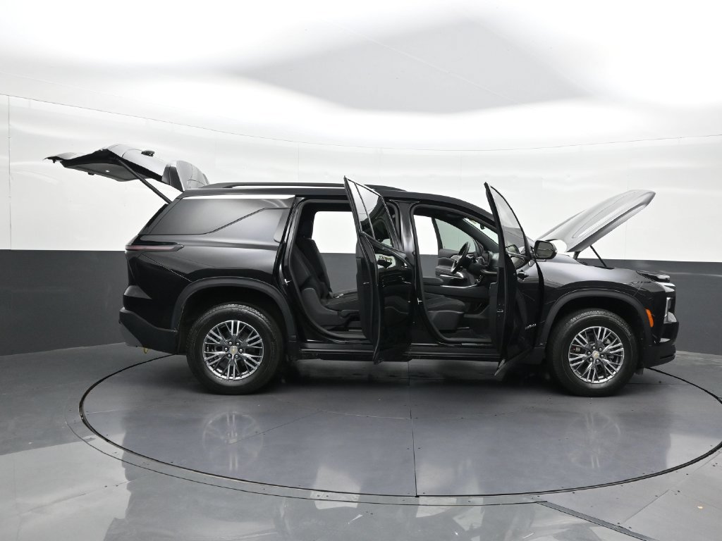 Used 2025 Chevrolet Traverse LT FWD image 34