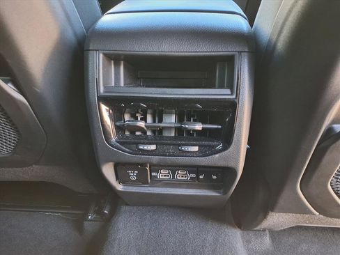 Used 2024 Jeep Grand Cherokee Limited w/ Black Appearance Package image 14