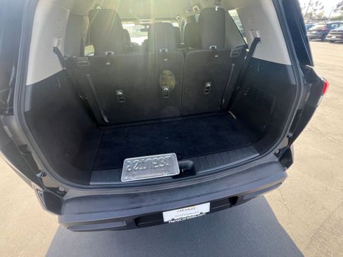 Used 2025 Nissan Pathfinder SV FWD image 36