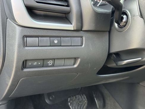 Used 2023 Nissan Rogue SV image 9