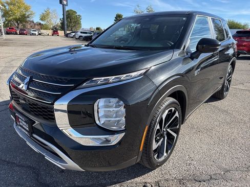 New 2025 Mitsubishi Outlander SE image 3