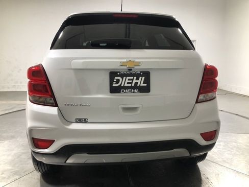 Used 2022 Chevrolet Trax LT w/ LT Convenience Package image 6