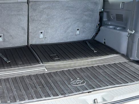 Used 2019 Toyota Highlander XLE AWD/4WD image 27