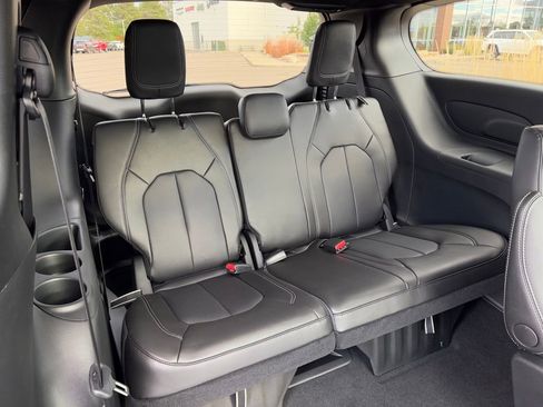 New 2026 Chrysler Pacifica Select FWD image 12
