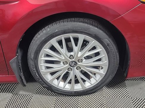 Used 2019 Toyota Camry XLE w/ Navigation Package image 3