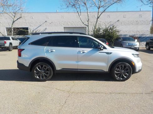 Used 2021 Kia Sorento EX w/ EX AWD X-Line Package image 4
