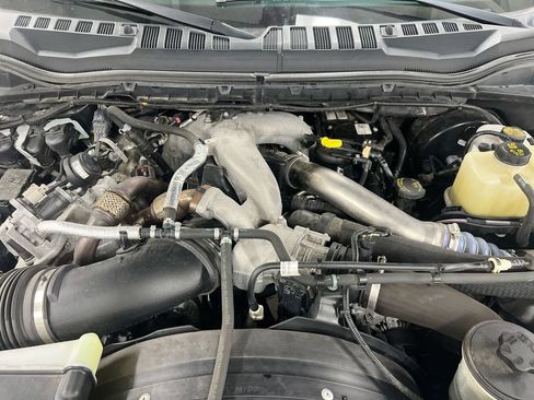 Used 2020 Ford F350 XLT w/ XLT Premium Package AWD/4WD image 24