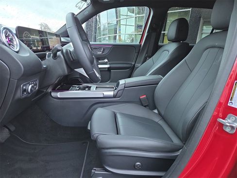 Certified 2025 Mercedes-Benz GLB 250 image 10