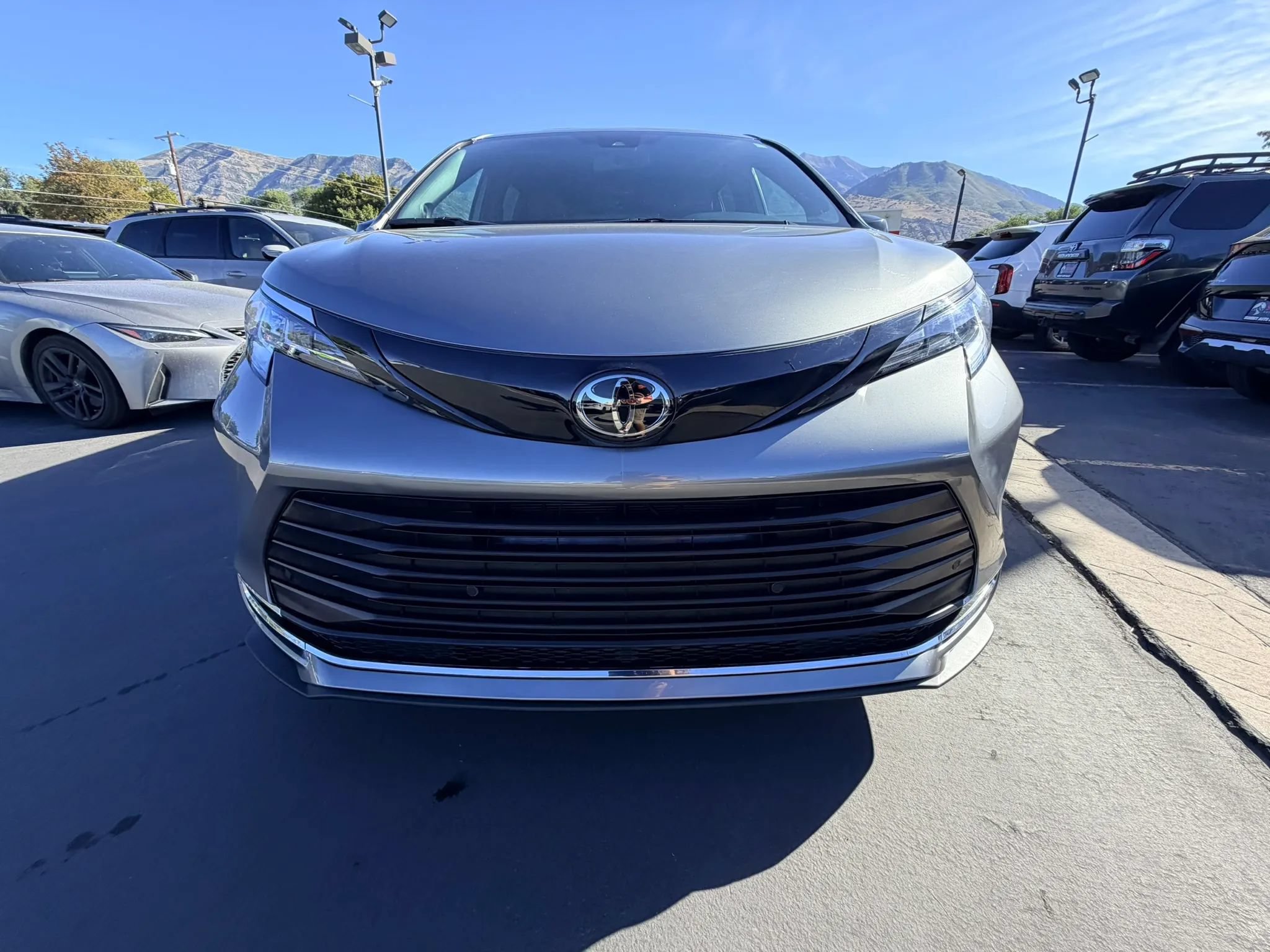 Used 2026 Toyota Sienna XSE AWD/4WD image 9