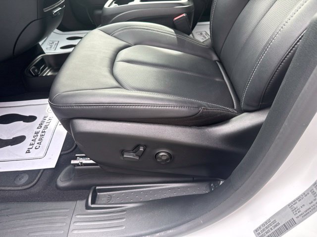 Used 2026 Chrysler Pacifica Select FWD image 7